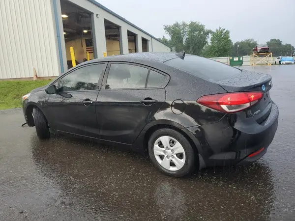 3KPFL4A70HE078561 2017 KIA FORTE - Image 2