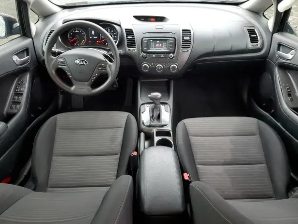 3KPFL4A70HE078561 2017 KIA FORTE - Image 8