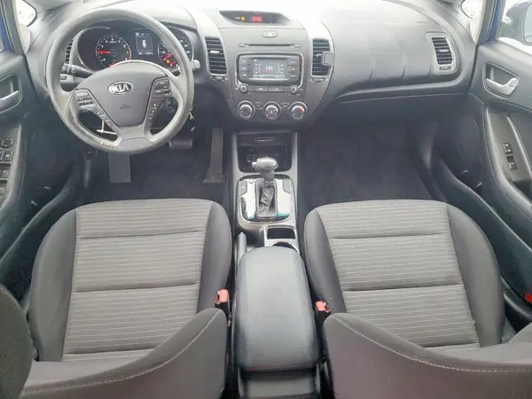 3KPFL4A70HE081086 2017 KIA FORTE - Image 8
