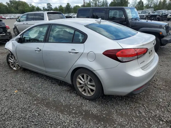 3KPFL4A70HE081735 2017 KIA FORTE - Image 2