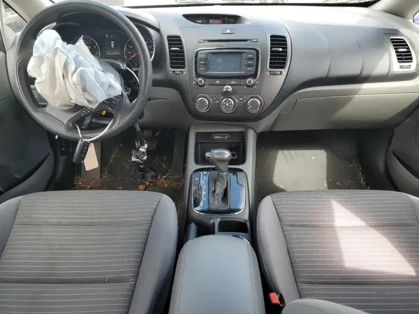3KPFL4A70HE081735 2017 KIA FORTE - Image 8