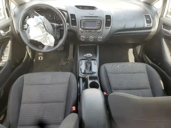 3KPFL4A70HE082335 2017 KIA FORTE - Image 8