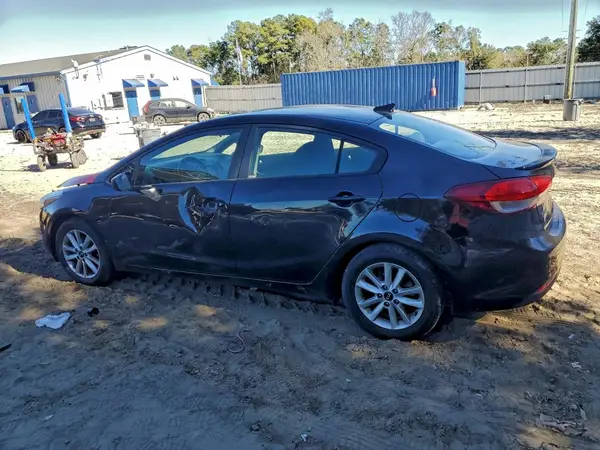 3KPFL4A70HE089625 2017 KIA FORTE - Image 2