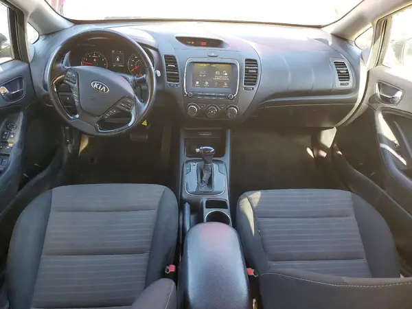 3KPFL4A70HE089625 2017 KIA FORTE - Image 8