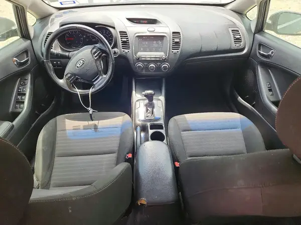 3KPFL4A70HE090337 2017 KIA FORTE - Image 8