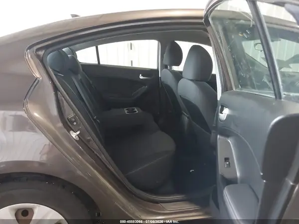 3KPFL4A70HE091164 2017 KIA FORTE - Image 8