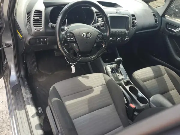3KPFL4A70HE093562 2017 KIA FORTE - Image 8
