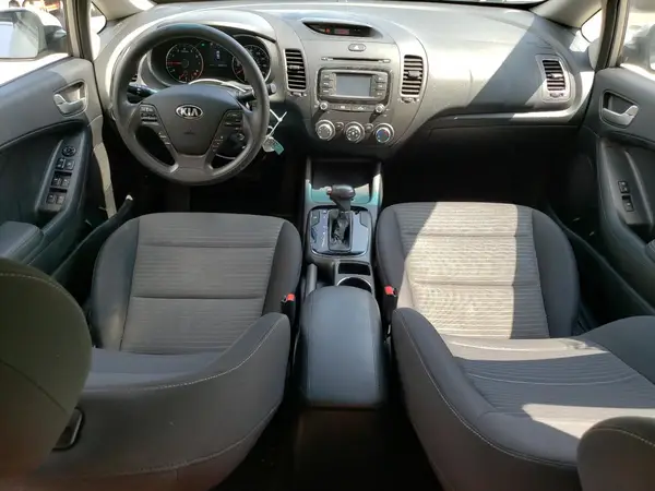 3KPFL4A70HE094193 2017 KIA FORTE - Image 8