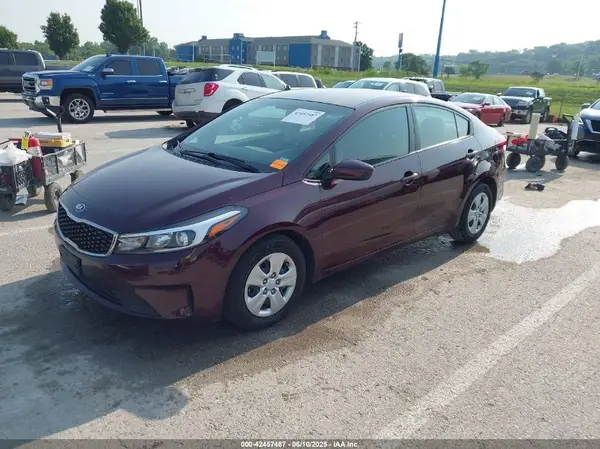 3KPFL4A70HE094906 2017 KIA FORTE - Image 2