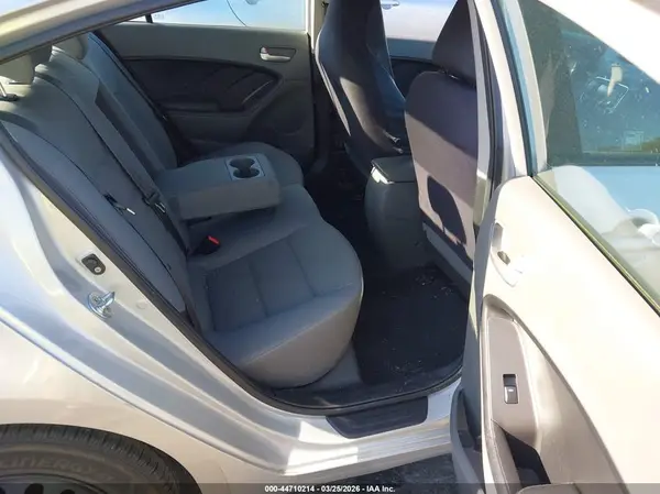 3KPFL4A70HE097532 2017 KIA FORTE - Image 8