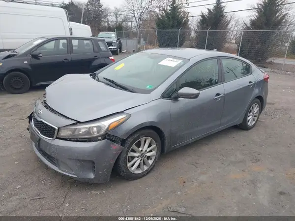3KPFL4A70HE098843 2017 KIA FORTE - Image 2