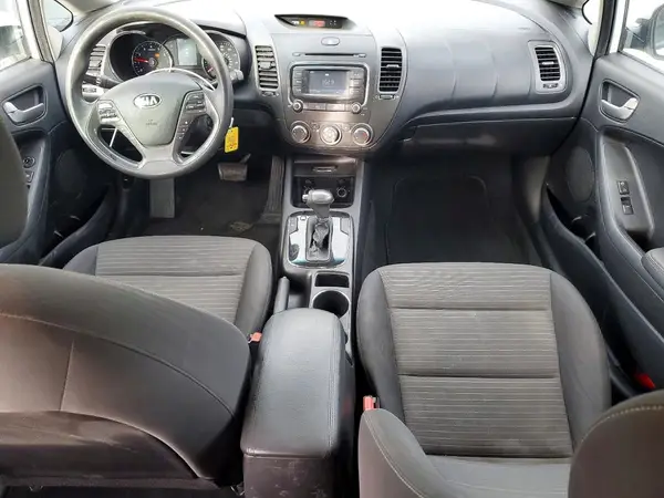 3KPFL4A70HE100073 2017 KIA FORTE - Image 8