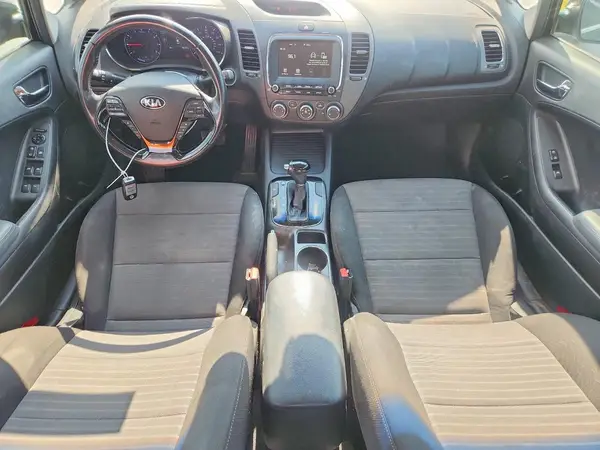 3KPFL4A70HE100932 2017 KIA FORTE - Image 8