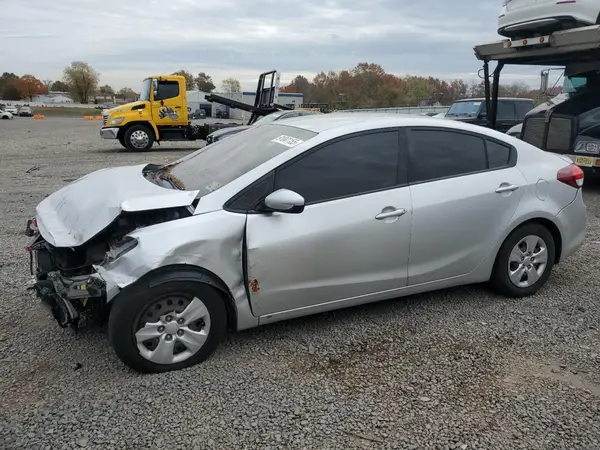 3KPFL4A70HE105337 2017 KIA FORTE - Image 1