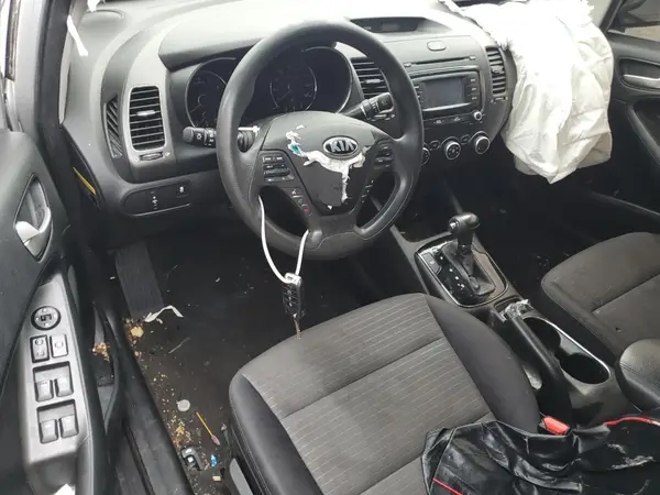 3KPFL4A70HE105337 2017 KIA FORTE - Image 8
