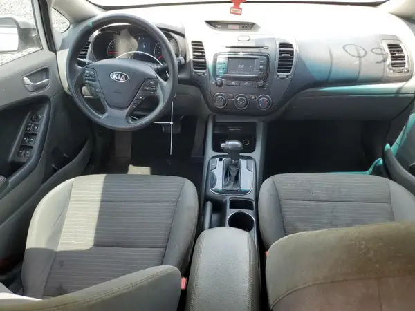 3KPFL4A70HE108626 2017 KIA FORTE - Image 8