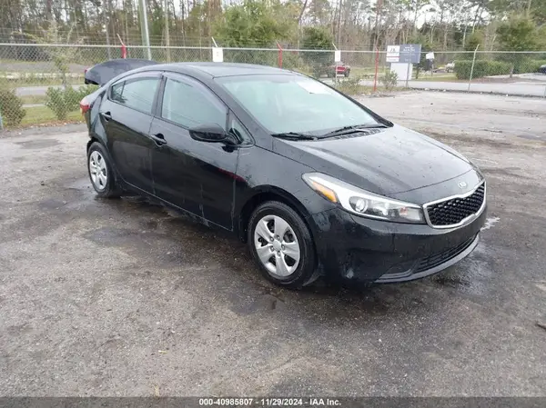 3KPFL4A70HE108951 2017 KIA FORTE - Image 1