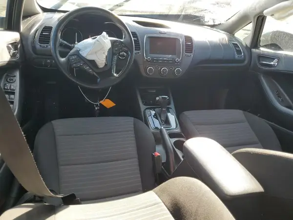 3KPFL4A70HE109470 2017 KIA FORTE - Image 8