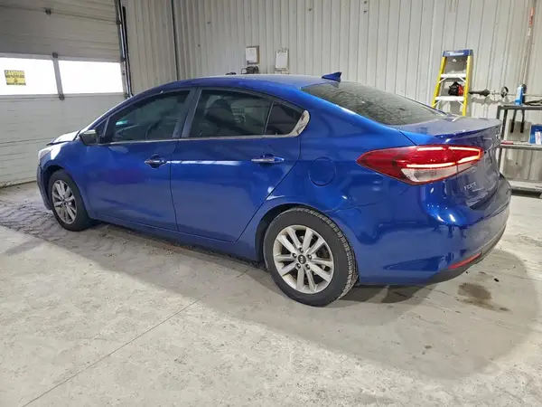 3KPFL4A70HE110439 2017 KIA FORTE - Image 2