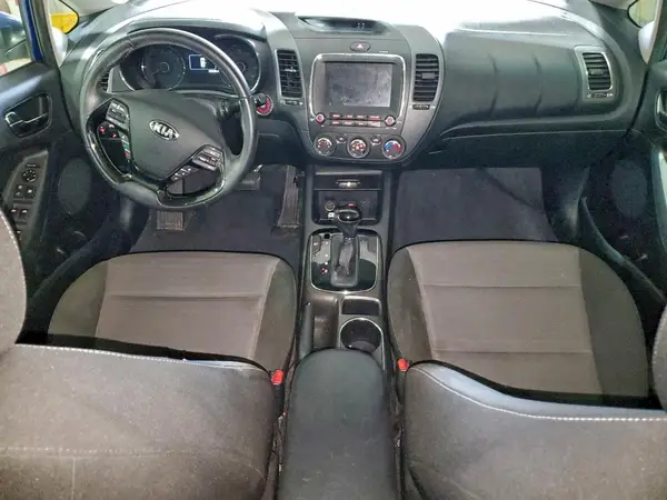 3KPFL4A70HE110439 2017 KIA FORTE - Image 8
