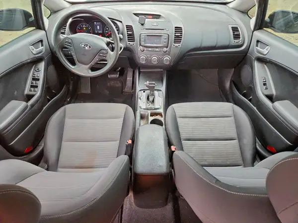 3KPFL4A70HE114815 2017 KIA FORTE - Image 8
