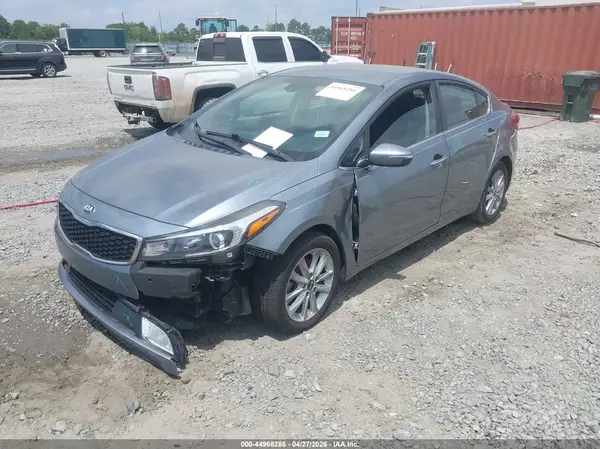 3KPFL4A70HE114944 2017 KIA FORTE - Image 2