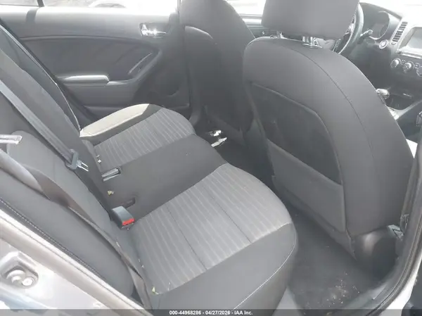 3KPFL4A70HE114944 2017 KIA FORTE - Image 8