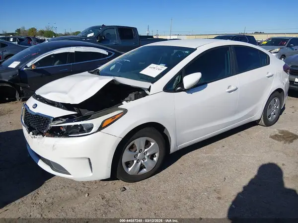 3KPFL4A70HE115379 2017 KIA FORTE - Image 2
