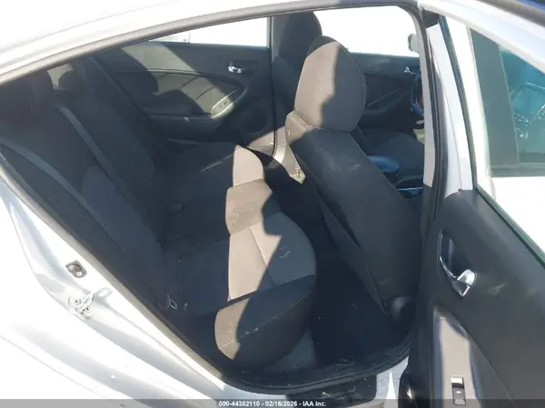 3KPFL4A70HE118167 2017 KIA FORTE - Image 8