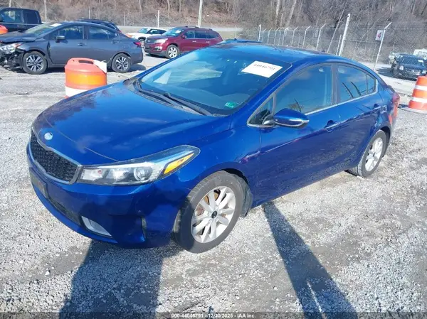 3KPFL4A70HE120257 2017 KIA FORTE - Image 2