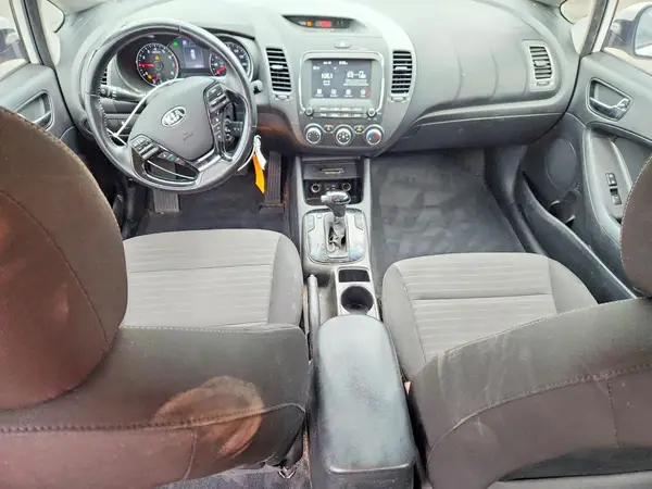 3KPFL4A70HE120386 2017 KIA FORTE - Image 8