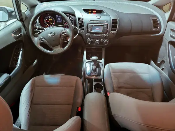 3KPFL4A70HE121005 2017 KIA FORTE - Image 8
