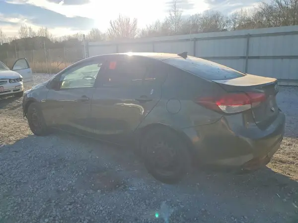 3KPFL4A70HE121263 2017 KIA FORTE - Image 2