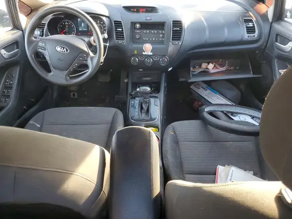3KPFL4A70HE121263 2017 KIA FORTE - Image 8