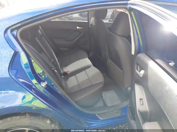 3KPFL4A70HE125958 2017 KIA FORTE - Image 8