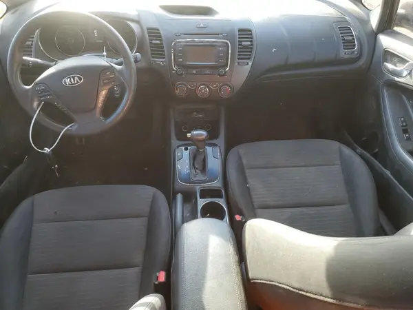 3KPFL4A70HE126852 2017 KIA FORTE - Image 8