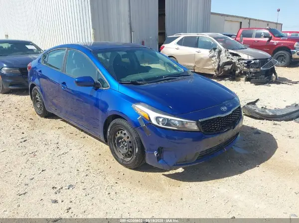 3KPFL4A70HE127211 2017 KIA FORTE - Image 1