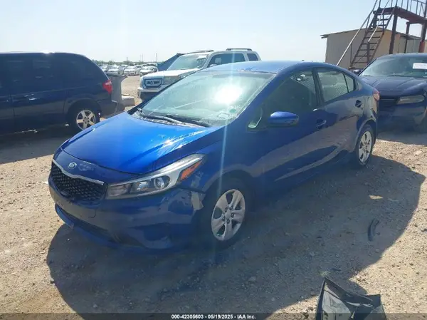 3KPFL4A70HE127211 2017 KIA FORTE - Image 2