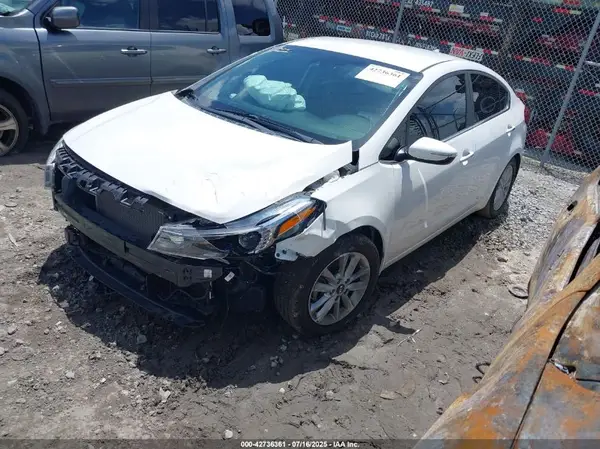 3KPFL4A70HE131162 2017 KIA FORTE - Image 2