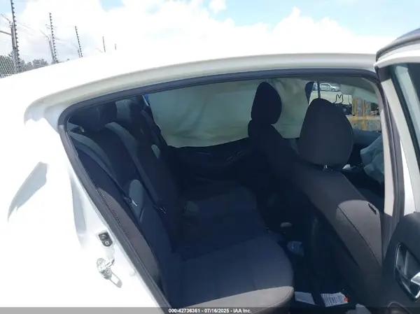 3KPFL4A70HE131162 2017 KIA FORTE - Image 8