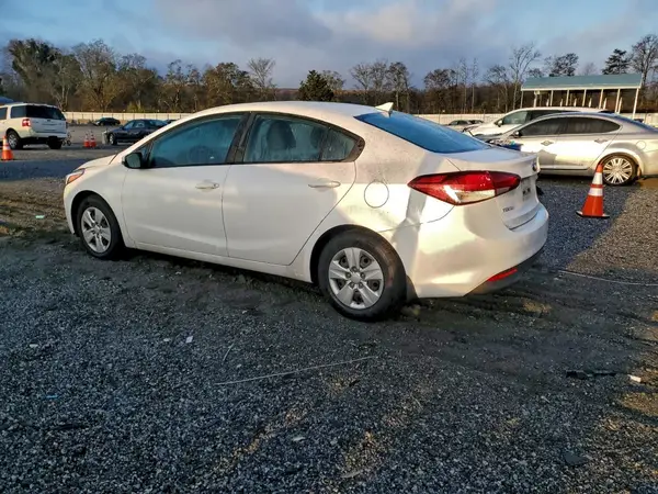 3KPFL4A70HE131775 2017 KIA FORTE - Image 2