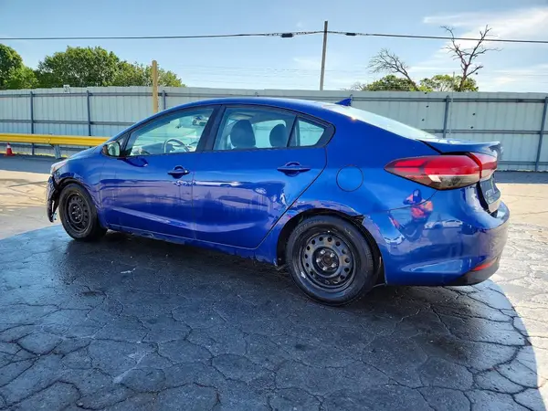 3KPFL4A70HE131808 2017 KIA FORTE - Image 2