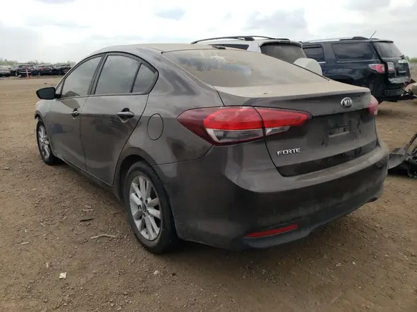 3KPFL4A70HE132246 2017 KIA FORTE - Image 2