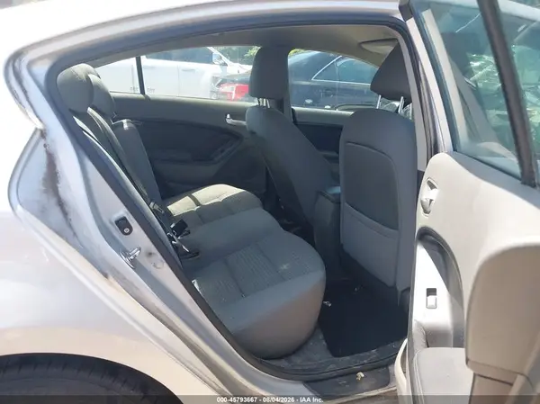 3KPFL4A70HE134126 2017 KIA FORTE - Image 8