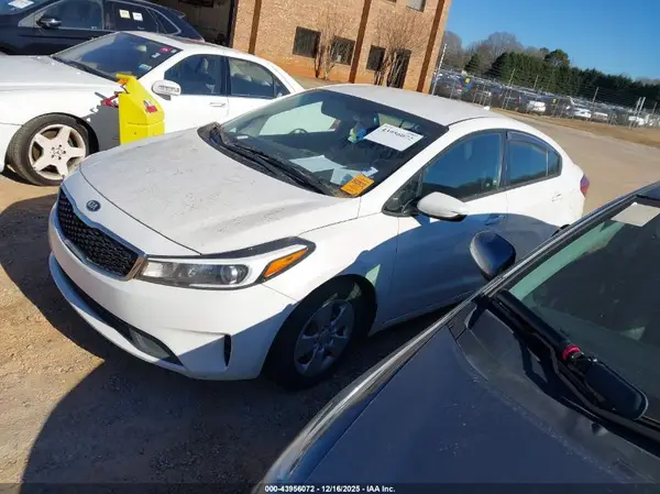 3KPFL4A70HE134952 2017 KIA FORTE - Image 2