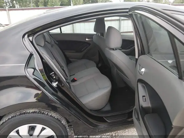 3KPFL4A70HE136961 2017 KIA FORTE - Image 8