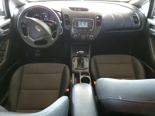 3KPFL4A70HE138192 2017 KIA FORTE - Image 8