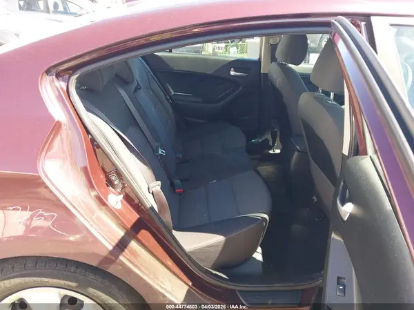 3KPFL4A70HE139181 2017 KIA FORTE - Image 8