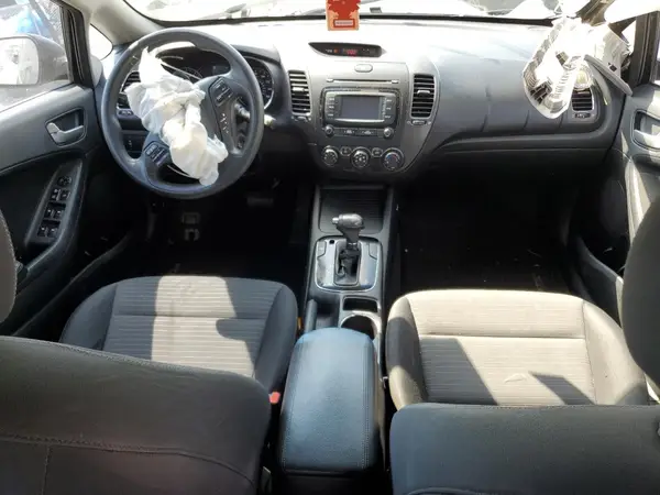 3KPFL4A70HE143280 2017 KIA FORTE - Image 8