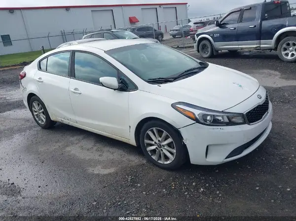 3KPFL4A70HE143411 2017 KIA FORTE - Image 1